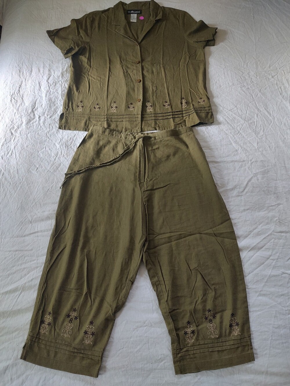 Sag Harbor Olive Embroidered Capris Set Petite Medium